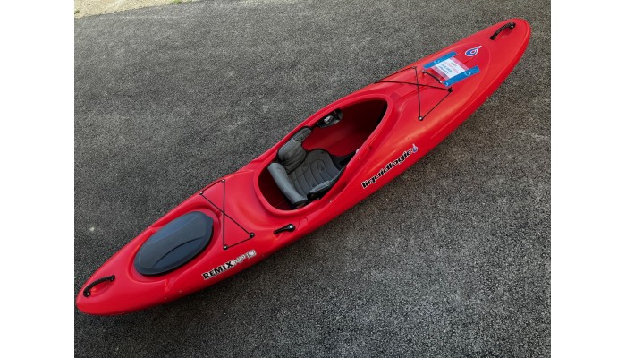 Kayak River Runner Liquidlogic REMIX XP10  Just Red